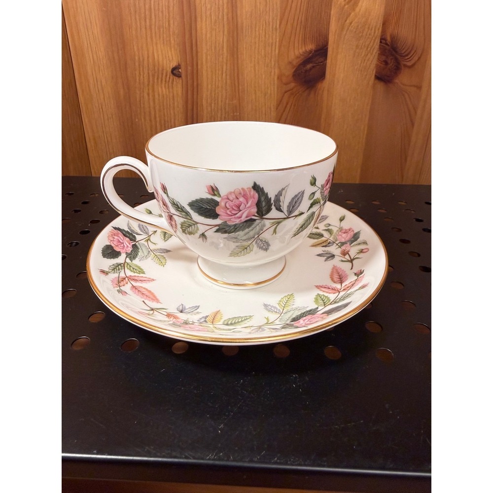 Wedgwood Hathaway Rose Bone China Tea Cup & Saucer England Pink Roses